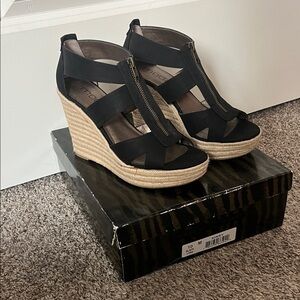 Moda Black Zip Up Wedges